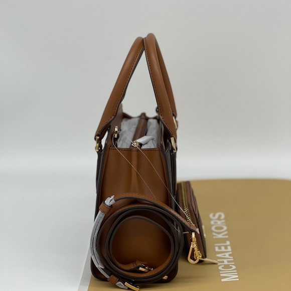 Michael Kors Mott MD Messenger & Case Card Wallet - Picture 2 of 15